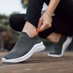 Venda quente dos homens sapatos casuais ultraleve confortável sapatos de caminhada unisex das mulheres dos homens meia boca tênis tenis masculino zapatillas - Wolf Magazine
