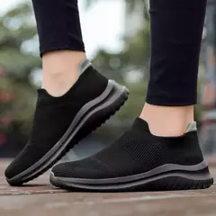 Venda quente dos homens sapatos casuais ultraleve confortável sapatos de caminhada unisex das mulheres dos homens meia boca tênis tenis masculino zapatillas na internet