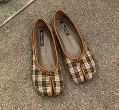 Imagem do Sapatos de couro de microfibra Tabi Ninja, apartamentos confortáveis, chinelos Split Toe, mocassins fundo macio, breves mocassins trotter senhoras, 2023