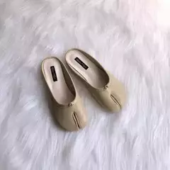 Imagem do Sapatos de couro de microfibra Tabi Ninja, apartamentos confortáveis, chinelos Split Toe, mocassins fundo macio, breves mocassins trotter senhoras, 2023