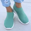 Sapato branco slip-on plano para mulheres, tênis leves, sapatilhas casuais com cesta, verão e outono