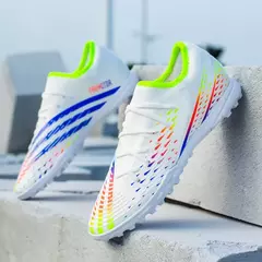 Imagem do Sapatos de futebol antiderrapante ultraleves para homens, tênis de futebol, chaveiros, alta qualidade, TF, FG, relvado, treinamento