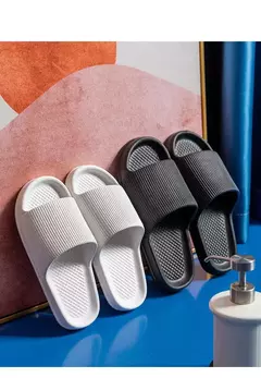 Chinelos antiderrapantes de banheiro para homens e mulheres, confortáveis sandálias ao ar livre, flip-flop de praia, sola macia, eva, leve, nova moda, verão na internet