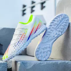 Sapatos de futebol antiderrapante ultraleves para homens, tênis de futebol, chaveiros, alta qualidade, TF, FG, relvado, treinamento - comprar online
