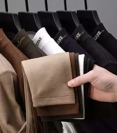 Camiseta de veludo alemã de alto grau masculina, meia gola alta, manga comprida bordada, moda britânica, camisa de fundo quente, nova, outono, 2023