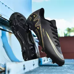 Sapatos de futebol ultraleves longos dos homens, grampos respiráveis, botas de futebol indoor, tênis de treinamento, venda quente, novo, transporte da gota - Wolf Magazine