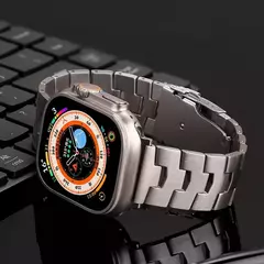 Pulseira de titânio para Apple Watch, Pulseira de luxo, Ultra, 49mm, 45mm, 44mm, 41mm, 38mm, Men's Style Bracelet, iWatch 9, SE, 8, 7, 6, 5, 4 - Wolf Magazine