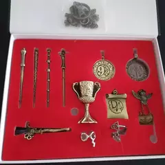 Harry Potter Time Turner Ampulheta Emblema De Metal, Conjuntos De Anéis De Broche, Varinha Mágica De Quadribol, Chaveiro De Pedra Mágica, Colar Caixa De Presente - Wolf Magazine