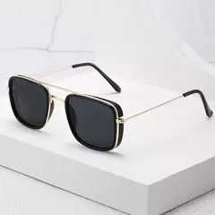 Óculos de sol quadrados pequenos do quadro do metal, proteção UV, vidros retro, forma européia e americana, versão coreana na internet