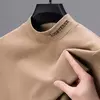 Camiseta de veludo alemã de alto grau masculina, meia gola alta, manga comprida bordada, moda britânica, camisa de fundo quente, nova, outono, 2023