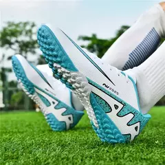 Sapatos de futebol ultraleves longos dos homens, grampos respiráveis, botas de futebol indoor, tênis de treinamento, venda quente, novo, transporte da gota - loja online