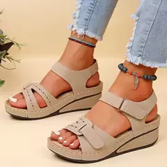 Sandálias macias de toe aberto para mulheres, fivela de cunha, sandália ortopédica, calçado feminino, nova moda, verão, 2023 - Wolf Magazine