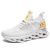 Tênis respirável de tecido voador masculino, sapatos de sola grossa antiderrapantes, confortáveis, casuais, esportes ao ar livre, tamanho grande, novos