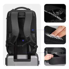 MARK RYDEN-Mochila Laptop para Homens, Espaçosa Mochila De Viagem, Pendulares, COMPACTO PRO, 17";;VERDADEIRO;;"2 Main Pockets Black - Wolf Magazine