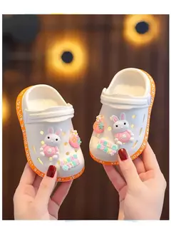 Chinelos bonitos dos desenhos animados das crianças com solas macias, Baby Bags Sapatos perfurados, Home and Baby Sandals