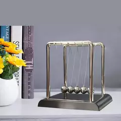 Newton's Cradle Metal Pêndulo, Educacional Física Brinquedo, Square Design, Energia Cinética, Escritório Stress Reliever, Ornamento Equilíbrio Bola - comprar online
