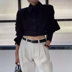 Camisa curta versátil e solta para mulher, nicho Design Sense, alça traseira oca, outono - comprar online