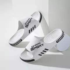 Chinelos de sola macia masculina em PVC, chinelos antiderrapantes, chinelos casuais de praia ao ar livre, banheiro em casa, sandálias de casal, moda, novo