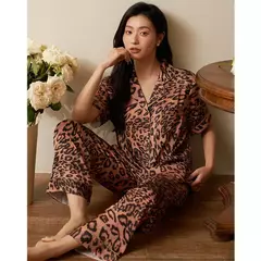 Imagem do Ice Silk Satin Pijama Set, calças de manga curta, chique para casa, alta qualidade, padrão leopardo, luxo, verão, outono, 2 pcs, 2022