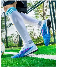 Botas de campo de futebol profissional para homens, tênis de futsal, tênis de tornozelo ao ar livre na internet