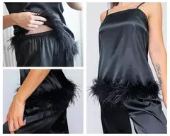 Pijama cetim com penas para mulheres, conjuntos de pijamas com calças, alça de espaguete preta, terno doméstico, calças brancas, 2022 na internet