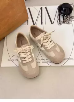 Casual confortável leve moda sapatos esportivos femininos verão 2025 nova chegada sapatos de salto plano designer na internet