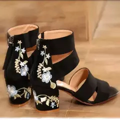 Sandália feminina de salto médio bordada, sapato com envoltório no tornozelo, dedo do pé aberto elegante, salto quadrado, preto, verão, novo, 2023 - comprar online