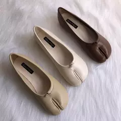 Sapatos de couro de microfibra Tabi Ninja, apartamentos confortáveis, chinelos Split Toe, mocassins fundo macio, breves mocassins trotter senhoras, 2023 na internet