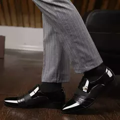 Sapatos de encochonamento de couro masculino, moda Oxfords, ternos clássicos de negócios, sapatos novos, 2020 na internet
