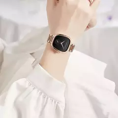 Relógio de pulso de quartzo oval estilo minimalista feminino, barril de vinho, ouro rosa, preto, cronômetro, elegante, 34mm, novo, 2023 na internet