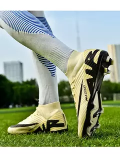 Sapatos de futebol ultraleves antiderrapantes interiores para homens, grampos profissionais, treinamento de grama, tênis original, botas de futebol - Wolf Magazine