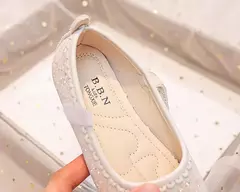 Mary Janes antiderrapante para meninas, arco lateral, pérolas, sapatos elegantes de princesa, sapatos chiques para crianças, festa, shows de casamento, moda infantil, 2024