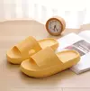 Chinelos de plataforma grossa para mulheres, sandálias macias, chinelos antiderrapantes, banheiro, casa, EVA, verão, moda, 2023