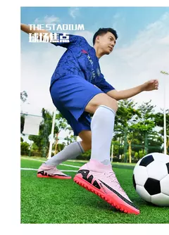 Sapatos de futebol ultraleves antiderrapantes interiores para homens, grampos profissionais, treinamento de grama, tênis original, botas de futebol - comprar online