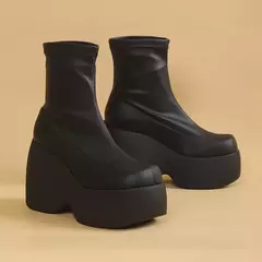 Botas de plataforma chunky gótica para mulheres, botas de couro macias, sapatos de caminhada sexy, sola Matsuke confortável, tamanho 42, nova marca, 2024 - comprar online