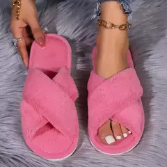 Chinelos macios de alça cruzada para mulheres, sapatos interiores antiderrapantes, pele quente, confortável, sola macia, moda, casa, inverno, 2024