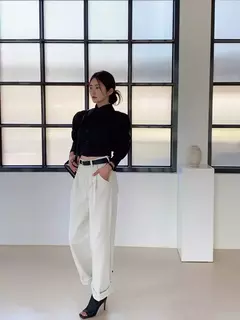 Camisa curta versátil e solta para mulher, nicho Design Sense, alça traseira oca, outono - comprar online