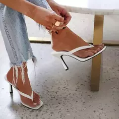 Mulheres elegantes Salto Flip Flops Preto Salto Alto Branco Sandálias Mulheres Mulas Chinelos Senhoras Sapatos de Verão 36-42 Calzado Mujer