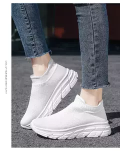 Tênis de corrida respirável masculino e feminino, calçados esportivos leves, tênis slip-on, meias da moda, tamanho grande 46, venda quente na internet