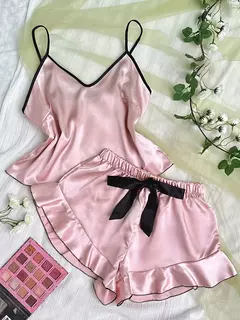 Conjunto de pijama de cetim suave para mulheres, camiseta com decote em v, bordas com babados e shorts, pijama simples e respirável na internet