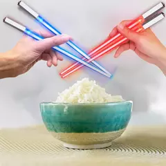 Tema StarWar reutilizável lavável e destacável Sushi Chopsticks, sabre de luz LED, pauzinhos chineses luminosos, utensílios de cozinha, 1 par - Wolf Magazine
