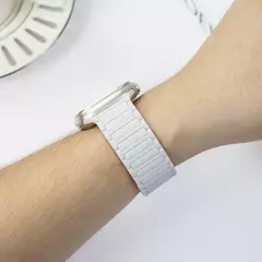 Pulseira Desportiva Magnética para Apple Watch, Pulseira de Silicone, Série iWatch, Ultra 2, 9, 8, 7, 6, 5, 4, 49mm, 45mm, 44mm, 42mm, 38 milímetros, 40 milímetros, 41 milímetros