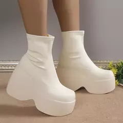 Botas de plataforma chunky gótica para mulheres, botas de couro macias, sapatos de caminhada sexy, sola Matsuke confortável, tamanho 42, nova marca, 2024 - Wolf Magazine