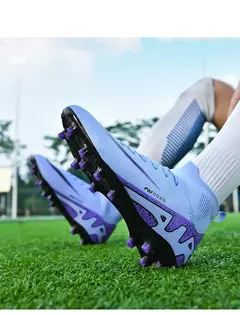 Imagem do Botas de campo de futebol profissional para homens, grampos antiderrapantes, sapatos de treinamento de grama interna para crianças, sociedade original