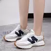 Sapatos esportivos de renda respirável para mulheres, tênis casuais, sapatos de plataforma, andando, designer, verão, nova moda