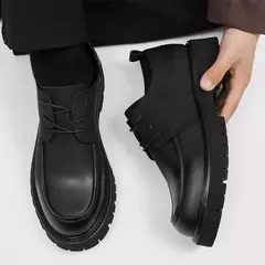 Sapatos casuais de couro grande para homens, plataforma preta original, fundo grosso, sapatos de cavalheiro, sapatos de segurança ao ar livre na internet