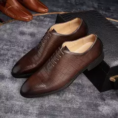 Imagem do Couro genuíno masculino apontou dedo Oxford sapatos, sapatos de casamento forma