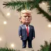 Natal acrílico pendurado ornamento para carro e árvore, pingente dos desenhos animados engraçados, Trump-Inspirado, presente perfeito do feriado, 1pc