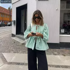 Imagem do Mulheres Oco Out O-Gola Blusa, Tops Xadrez, Laço Amarrada, Pregas Lace Up Button Blusas, Manga Puff, Doce, Listrado, Verão