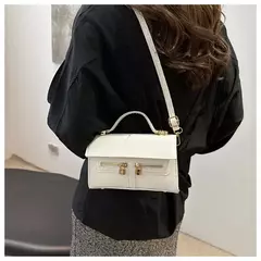 Imagem do Bolsa mensageiro de ombro retrô versátil para mulheres, nicho, alta qualidade, portátil, pequena, quadrada, além de fronteiras, verão, nova, 2022
